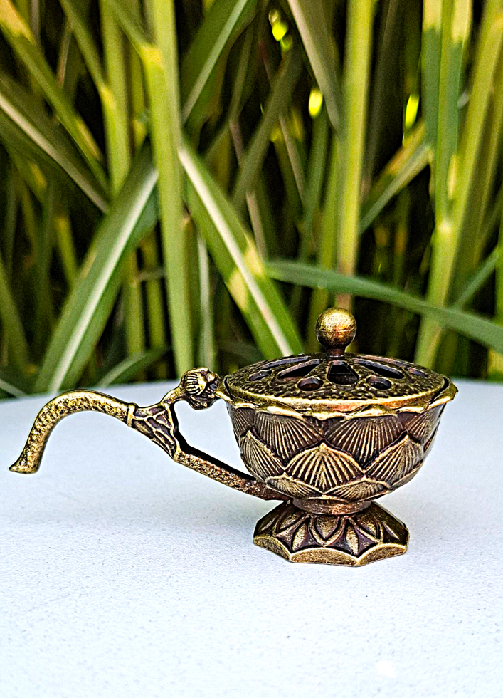 Mosiężna kadzielnica — urokliwe i finezyjne wykonanie