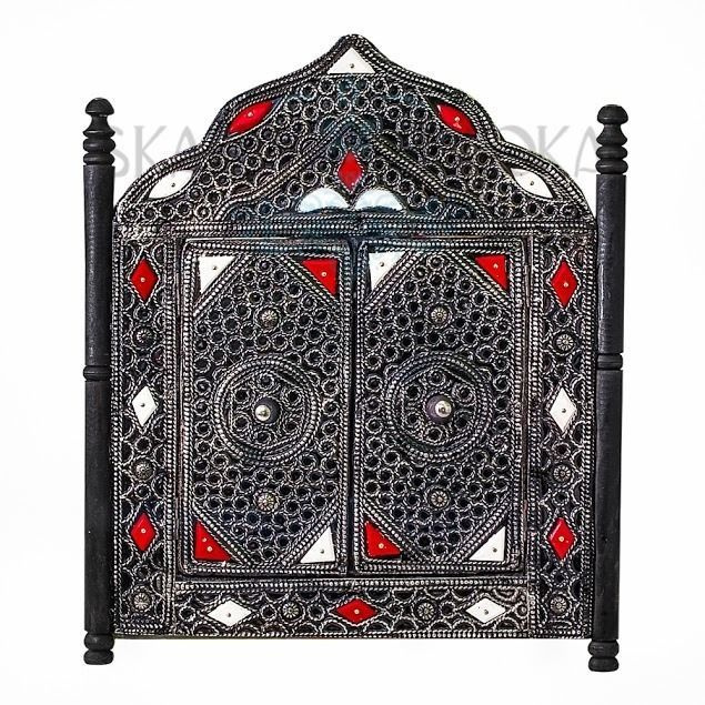 Marokańskie lustro niezwykle oryginalne marokańskie rekodzieło.