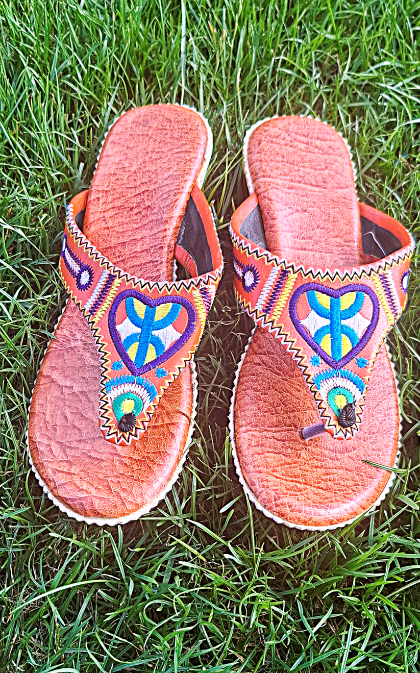Marokańskie klapeczki - skórzane klapki utkane z tradycji i miłości -  rozmiar 40