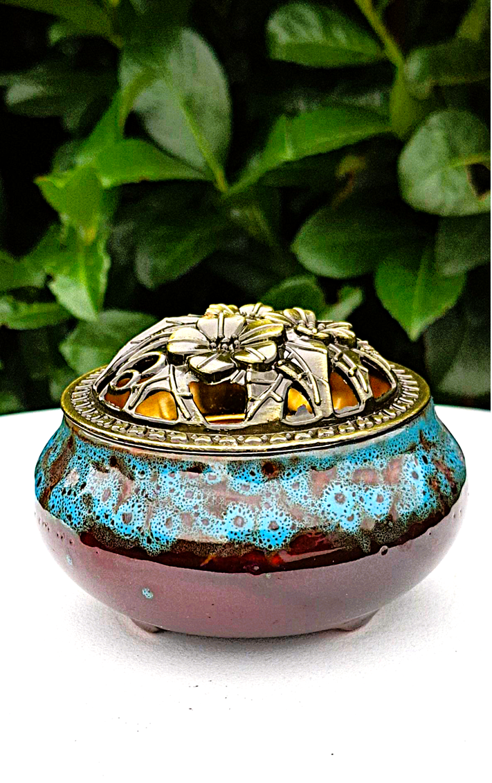  Orientalna Kadzielnica – Zapach Tradycji, Dotyk Mistyki